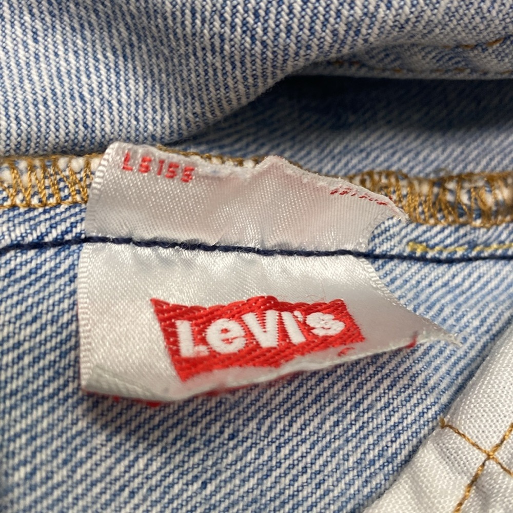 VINTAGE LEVI’S 501 PREMIUM CUT OFF DISTRESSED JEAN SHORTS FESTIVAL DAISY DUKES - Picture 6 of 7